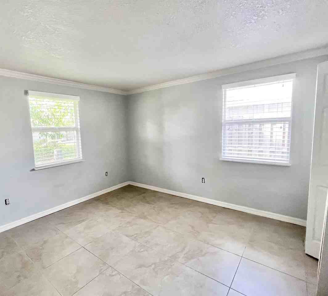 824 96th Ave N #B - Photo 6 of 16