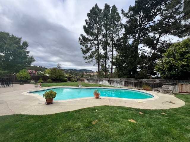 1474 Dos Palos Dr - Photo 3 of 8