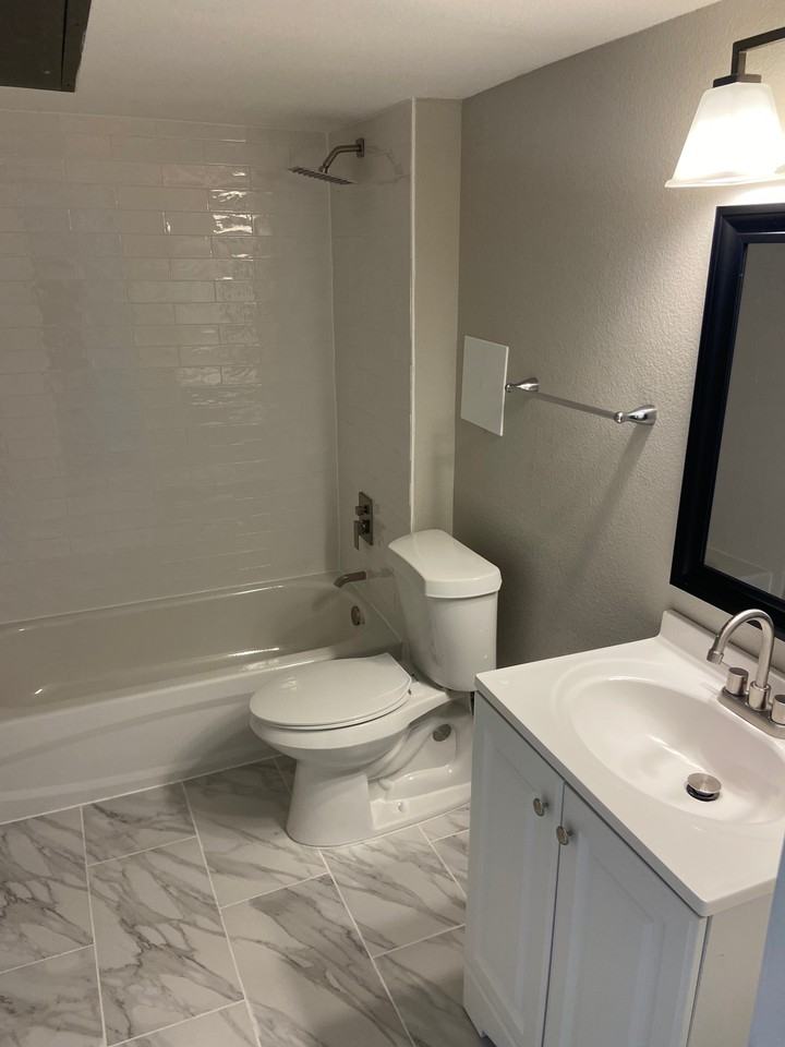 5826 Sandhurst Lane #B - Photo 5 of 20