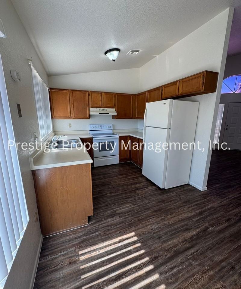 3093 W Placita De La Roseta - Photo 3 of 31