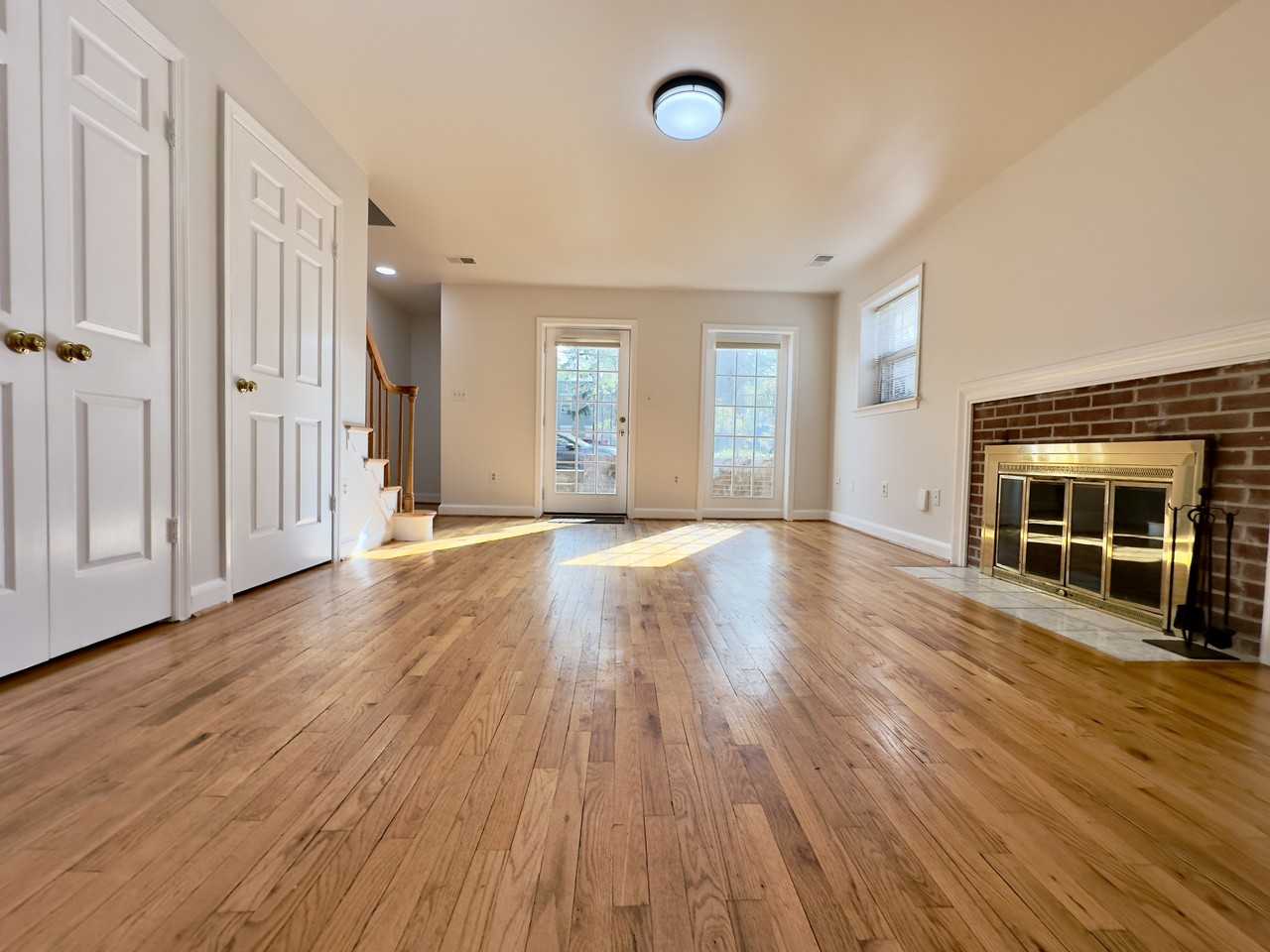 807 S Alfred St - Photo 2 of 33