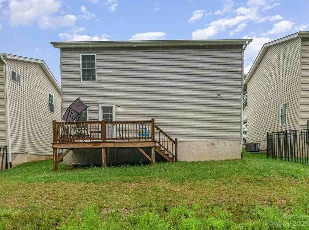 1328 26th Ave Ne - Photo 7 of 12