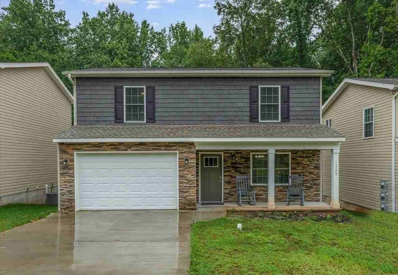 1328 26th Ave Ne - Photo 5 of 12