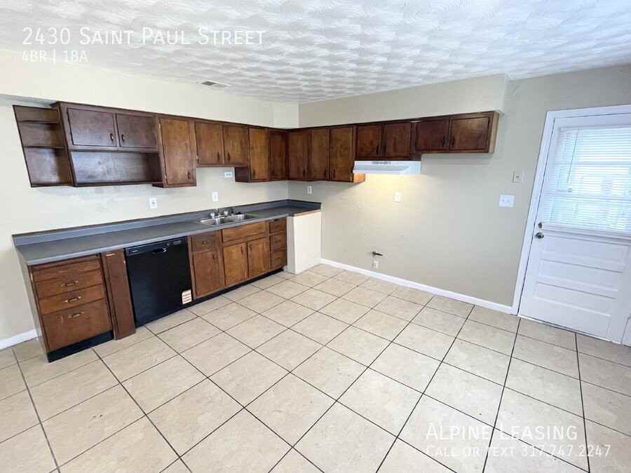 2430 Saint Paul St - Photo 3 of 7