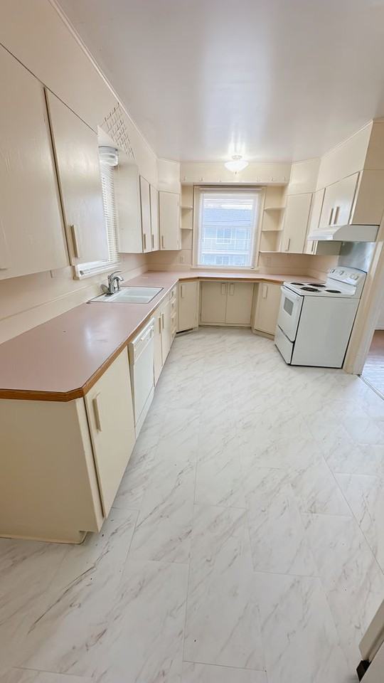 2207 Douglas Ave - Photo 5 of 31