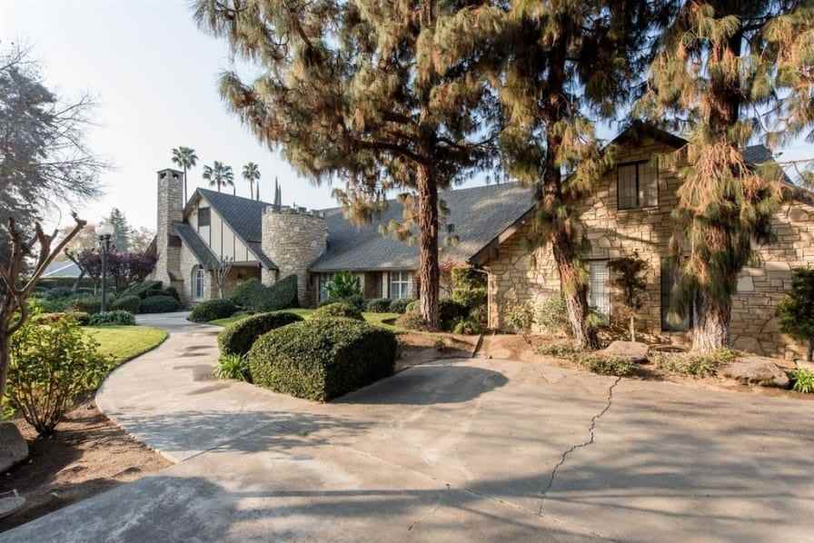 561 De Wolf Avenue - Photo 7 of 24