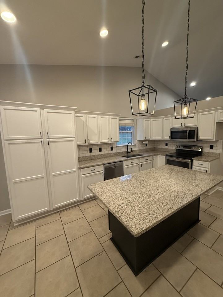 131 Midwood Rd - Photo 5 of 18