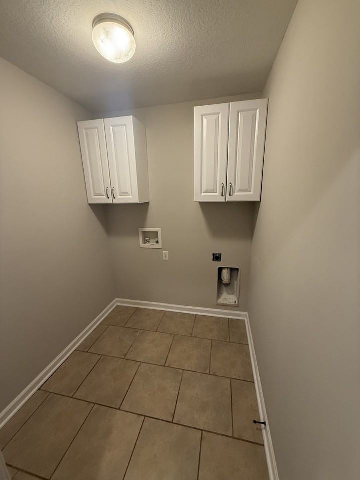 131 Midwood Rd - Photo 6 of 18