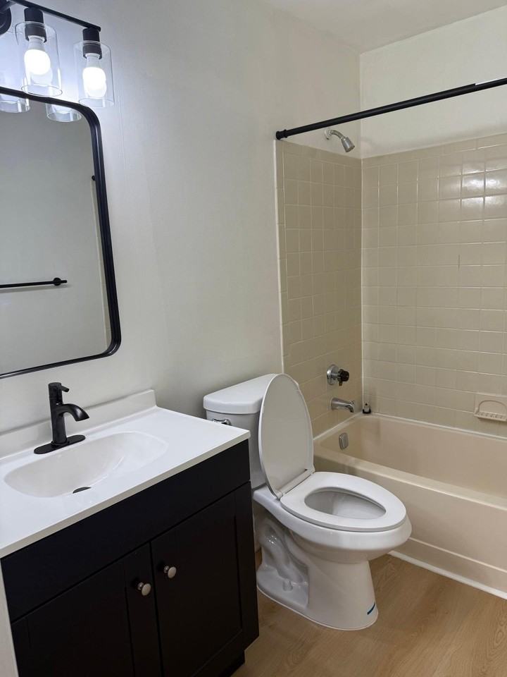 1109 Ravens Crest Dr #1109 - Photo 2 of 11