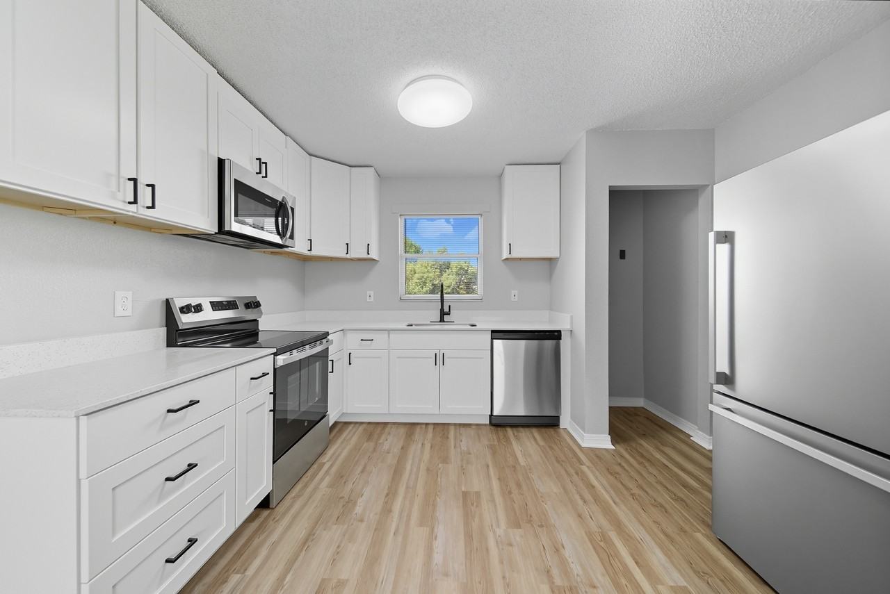 710 E Floribraska Ave #D - Photo 3 of 12