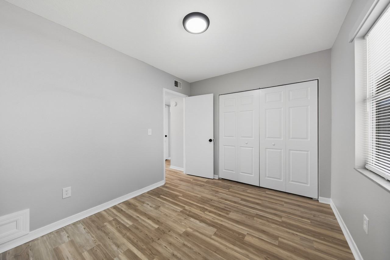 710 E Floribraska Ave #D - Photo 5 of 12