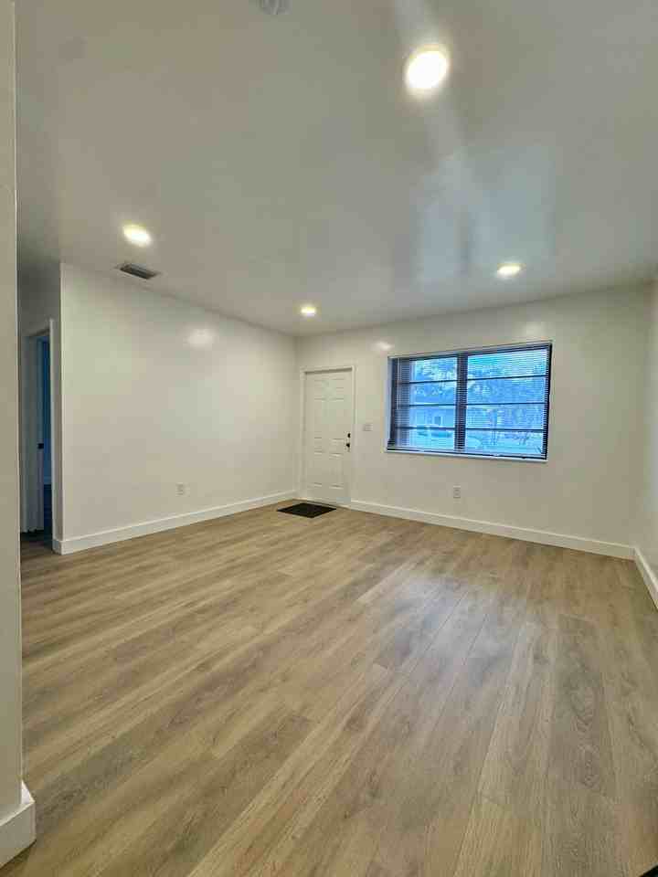 5827 Nw 37th St #5827 - Photo 2 of 9