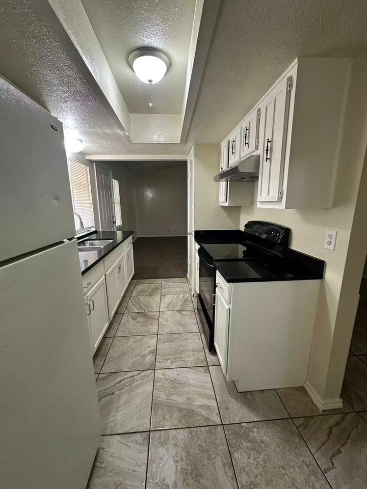 1914 Aspen Ln - Photo 3 of 18