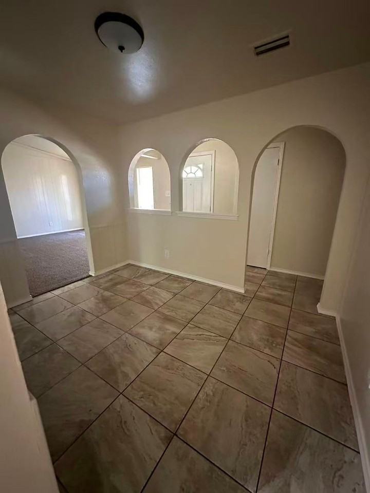 1914 Aspen Ln - Photo 6 of 18