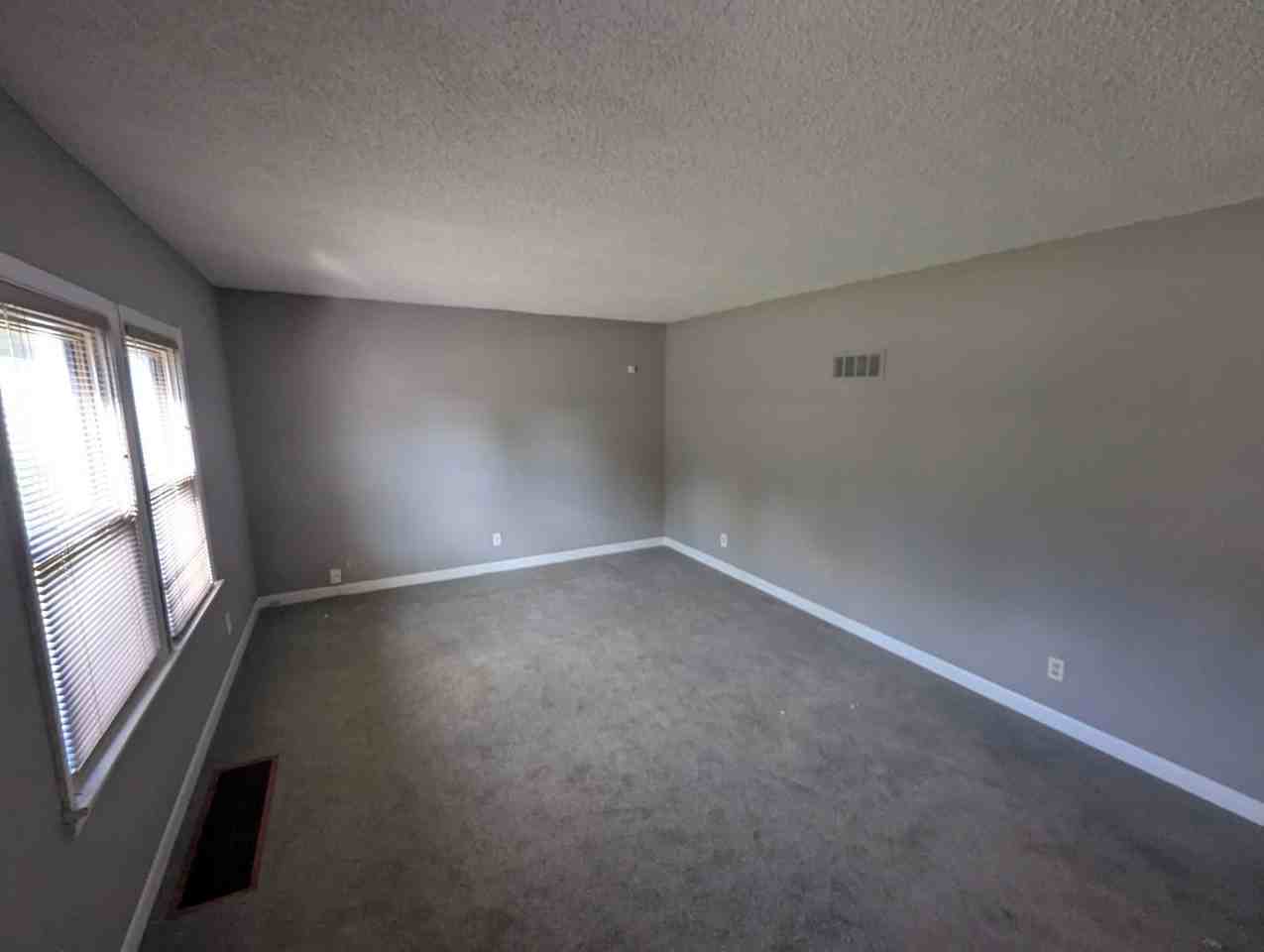 10210 Toelle Ln - Photo 2 of 20