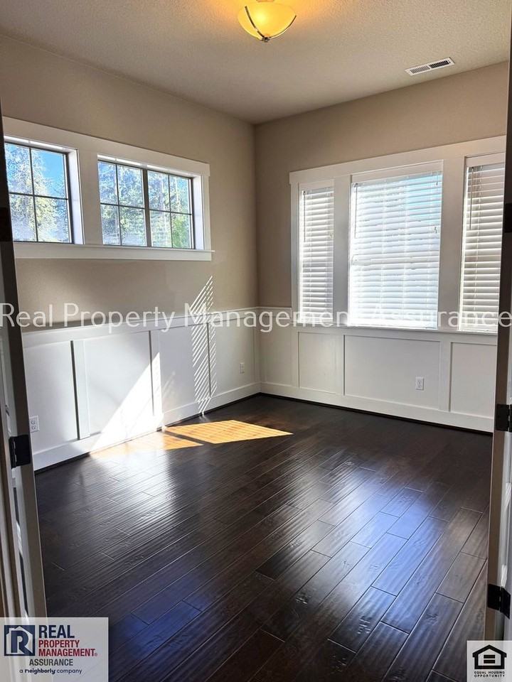 11717 Sw Barcelona St - Photo 2 of 36