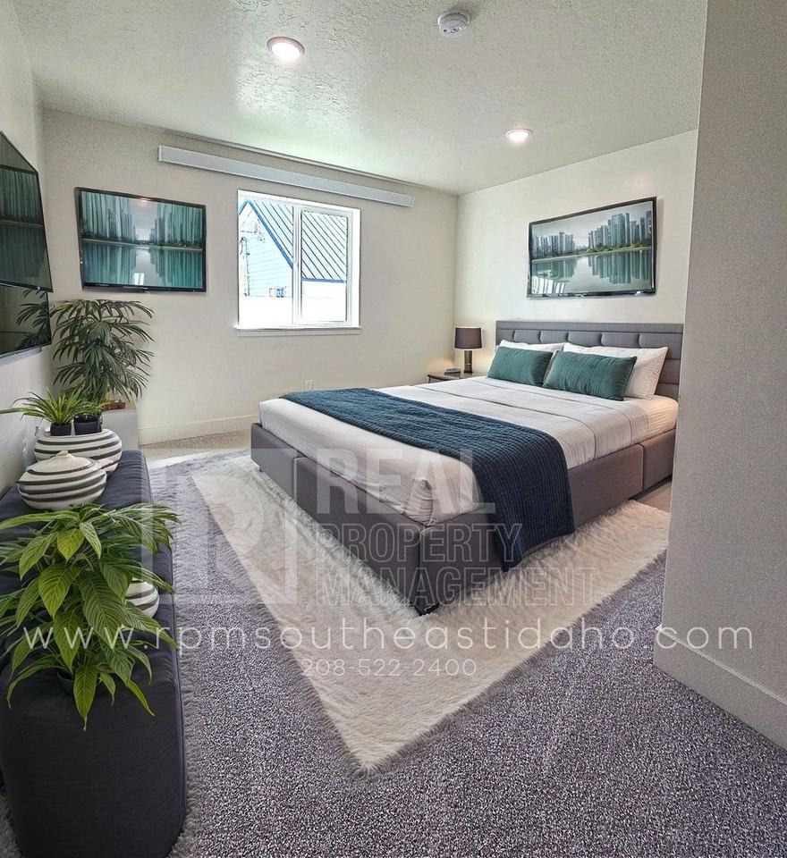 245 W 7th S - St. Anthony - Photo 2 of 23