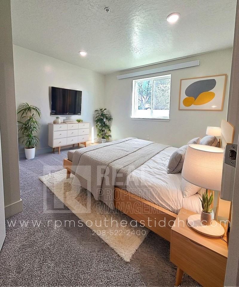 245 W 7th S - St. Anthony - Photo 3 of 23