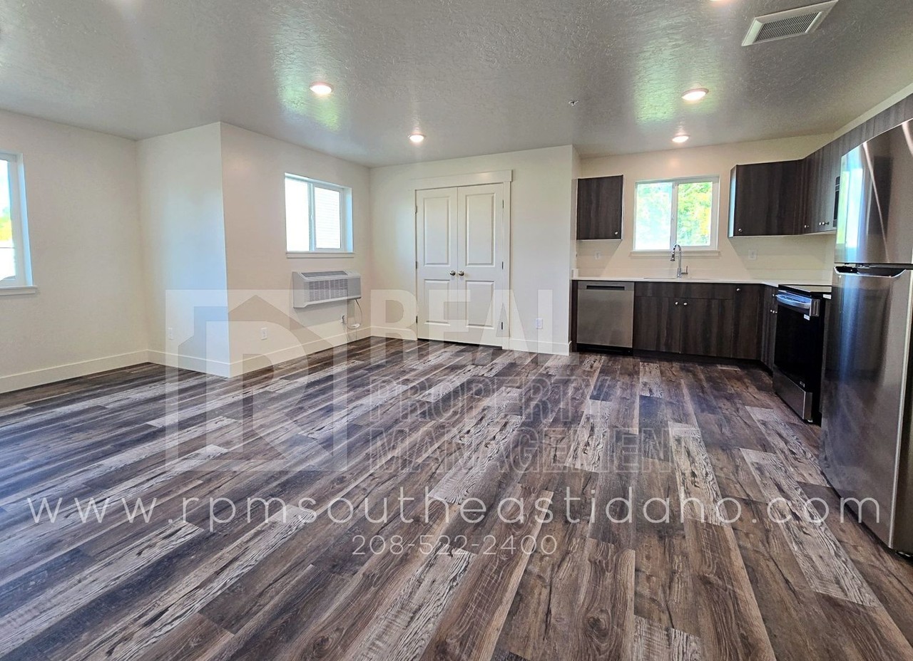 245 W 7th S - St. Anthony - Photo 5 of 23