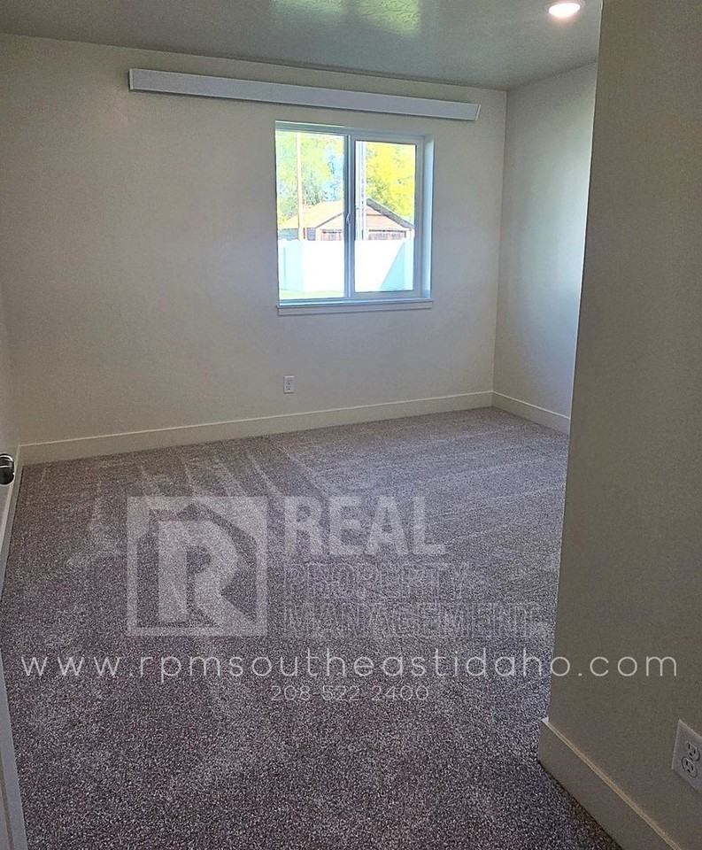 245 W 7th S - St. Anthony - Photo 7 of 23