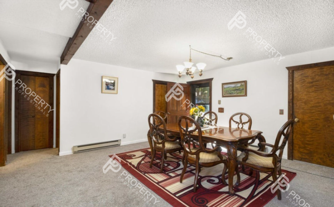 1108 Parkwood Ln - Photo 5 of 16