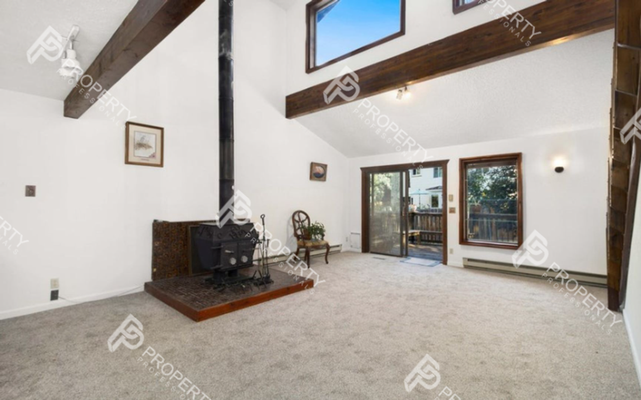 1108 Parkwood Ln - Photo 6 of 16