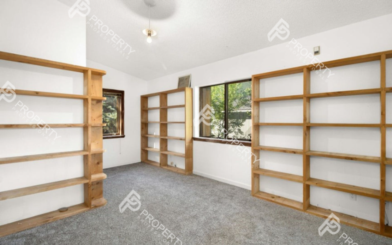 1108 Parkwood Ln - Photo 7 of 16