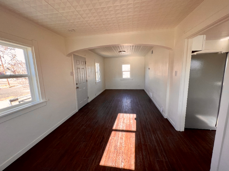 621 Evans Ave - Photo 2 of 13