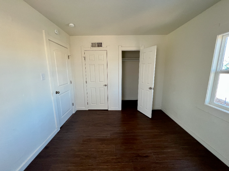 621 Evans Ave - Photo 6 of 13