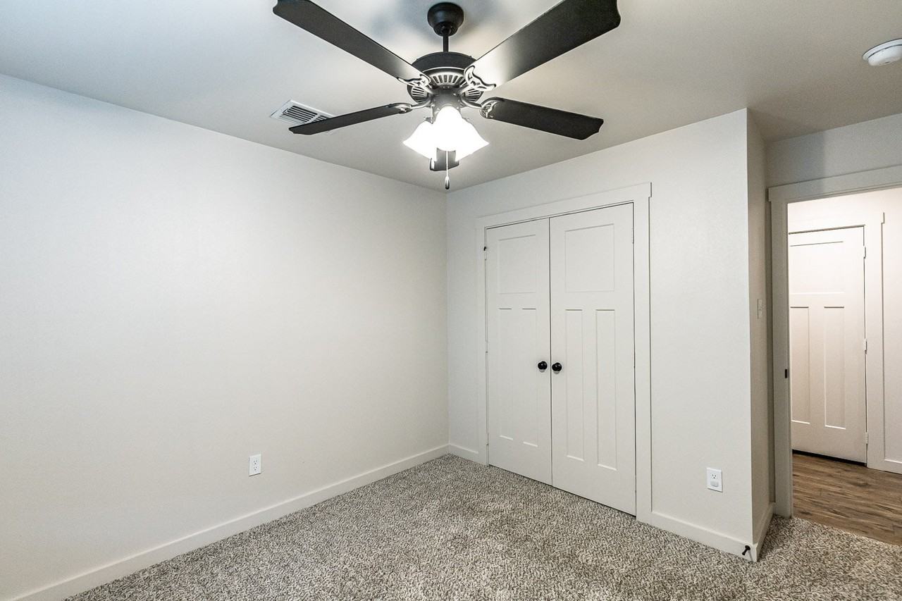 12003 Englewood Ave - Photo 3 of 25