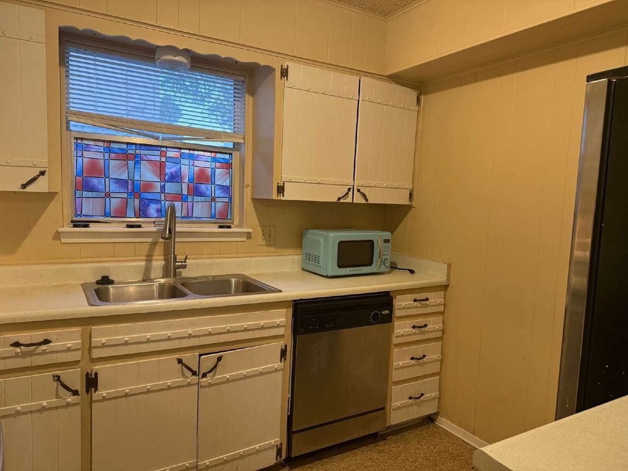 504 W Byrd Blvd - Photo 2 of 14