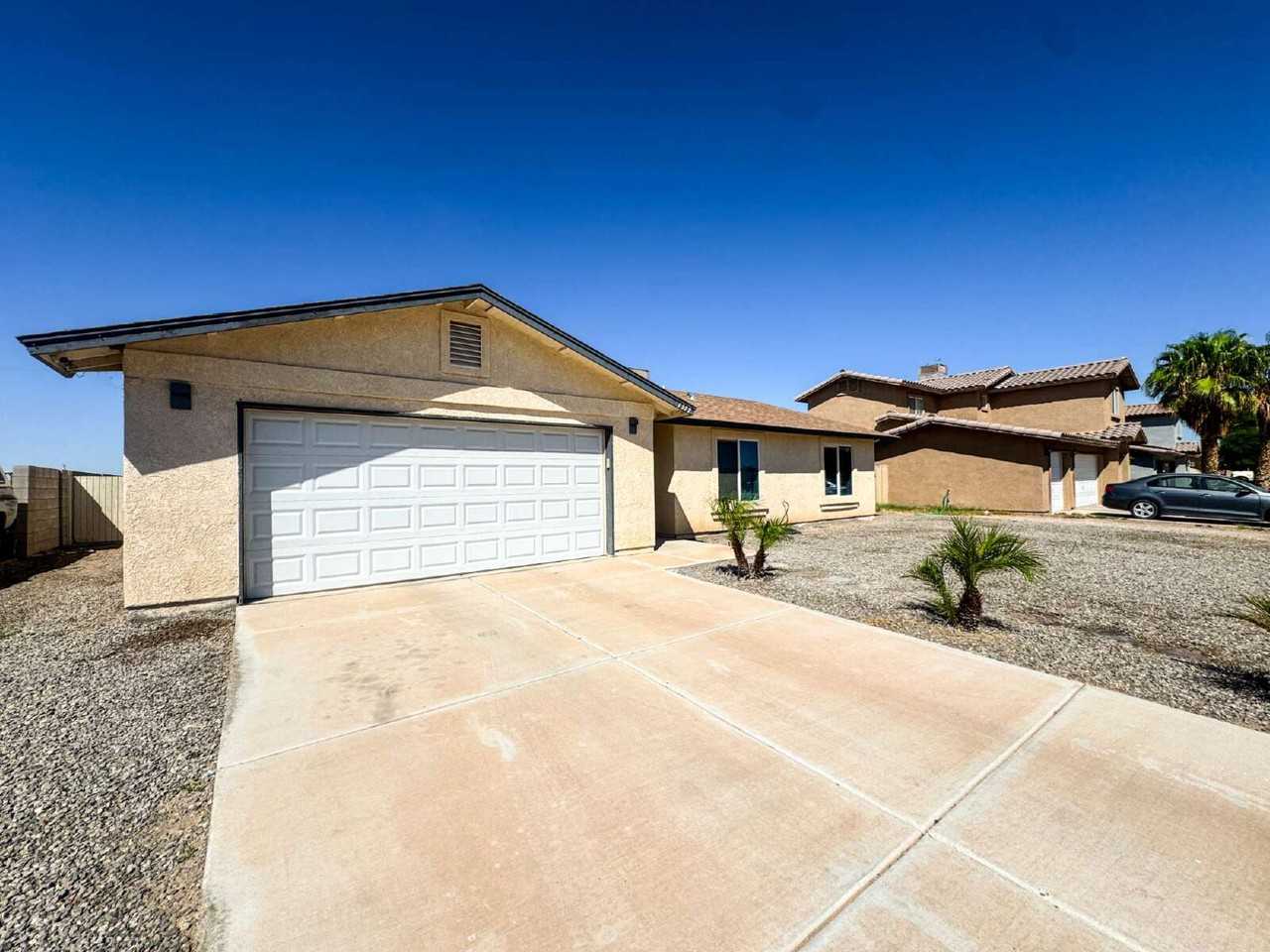 1377 South Fresno Avenue - Photo 2 of 34