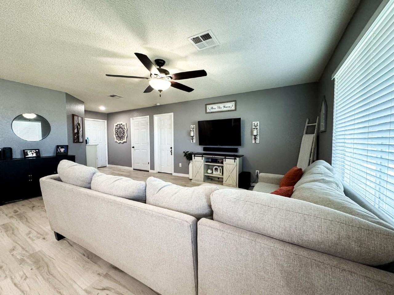 1377 South Fresno Avenue - Photo 3 of 34