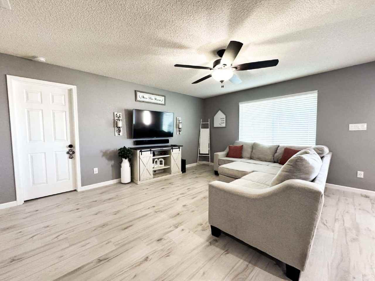 1377 South Fresno Avenue - Photo 4 of 34