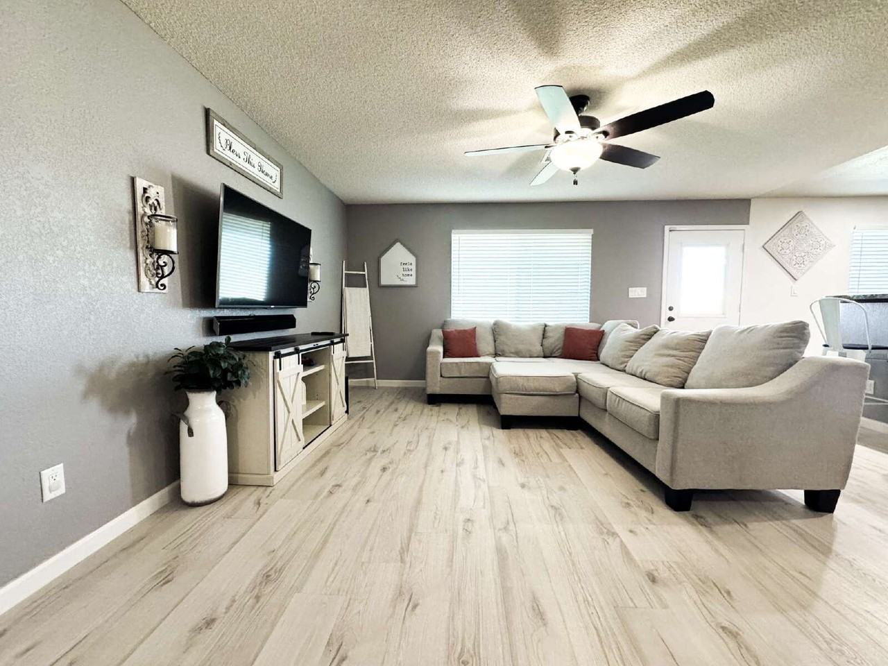 1377 South Fresno Avenue - Photo 5 of 34