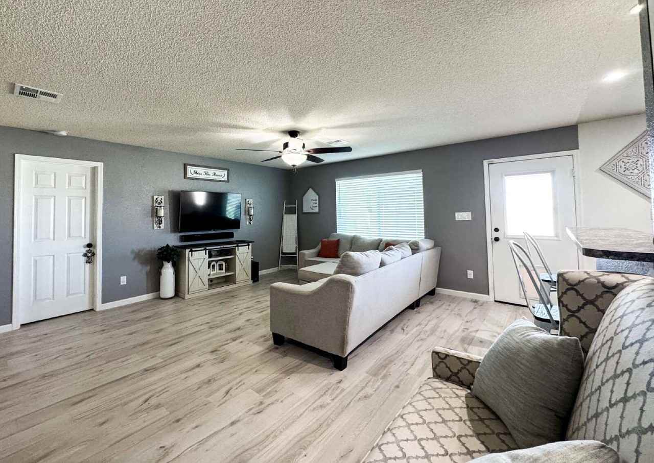 1377 South Fresno Avenue - Photo 6 of 34