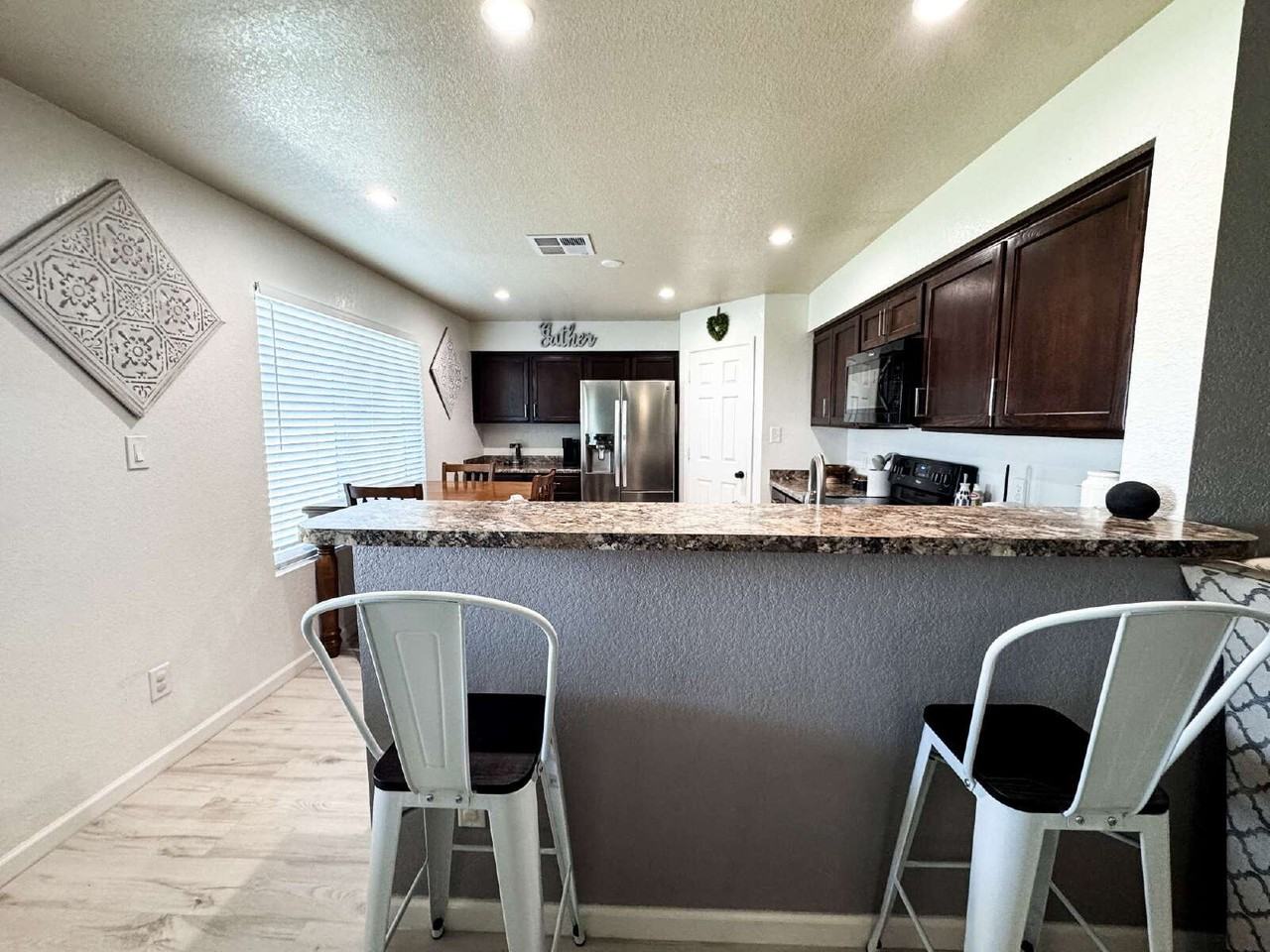 1377 South Fresno Avenue - Photo 7 of 34