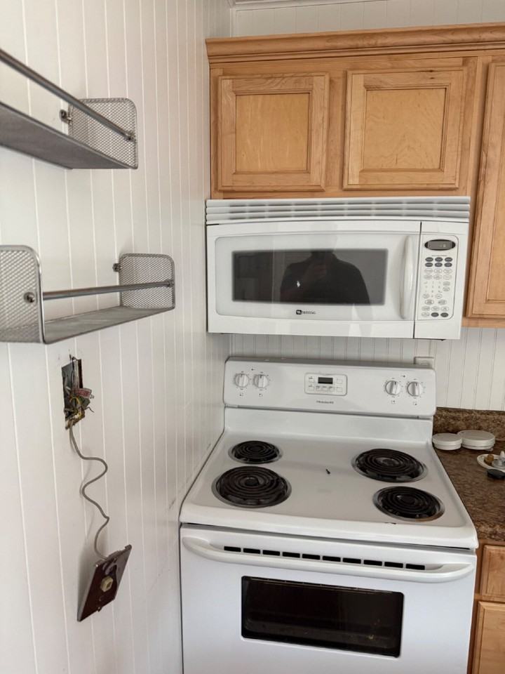 207 Belle Terre Dr - Photo 3 of 3