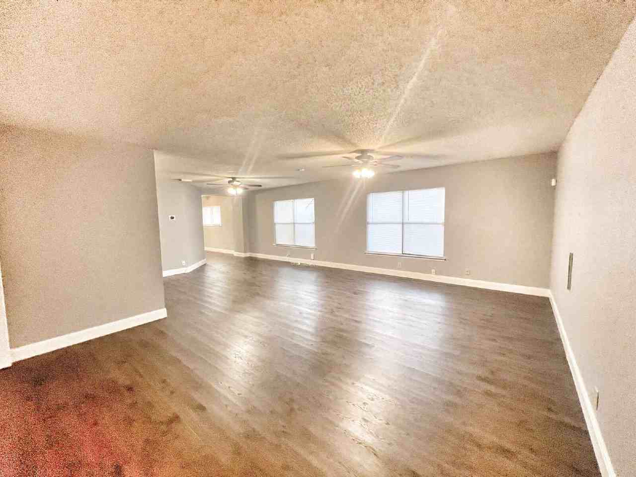 13907 Quarles St - Photo 2 of 20