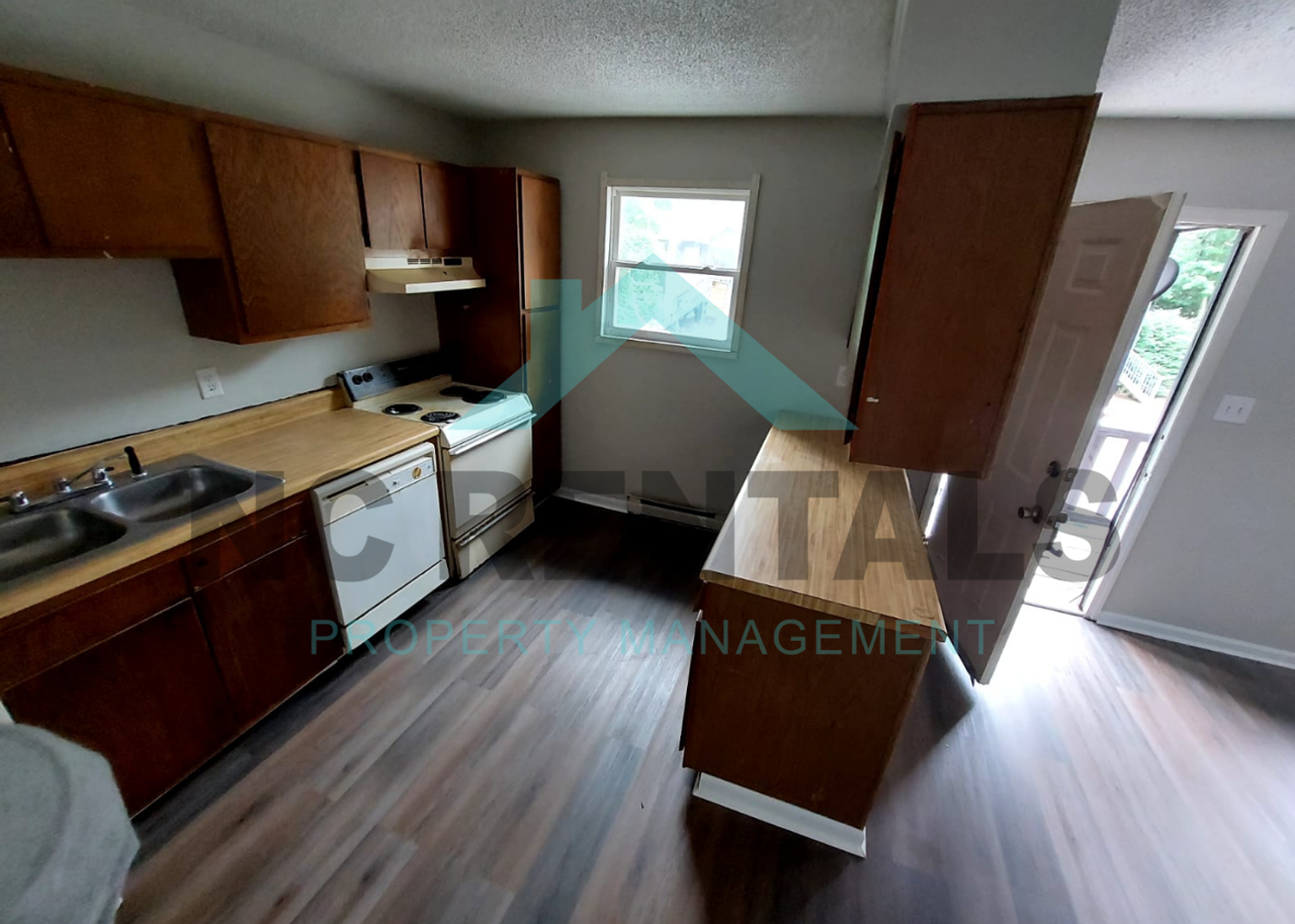 2401 Markwood Lane Southeast #E - Photo 2 of 10