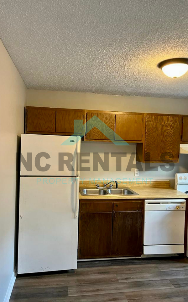 2401 Markwood Lane Southeast #E - Photo 3 of 10