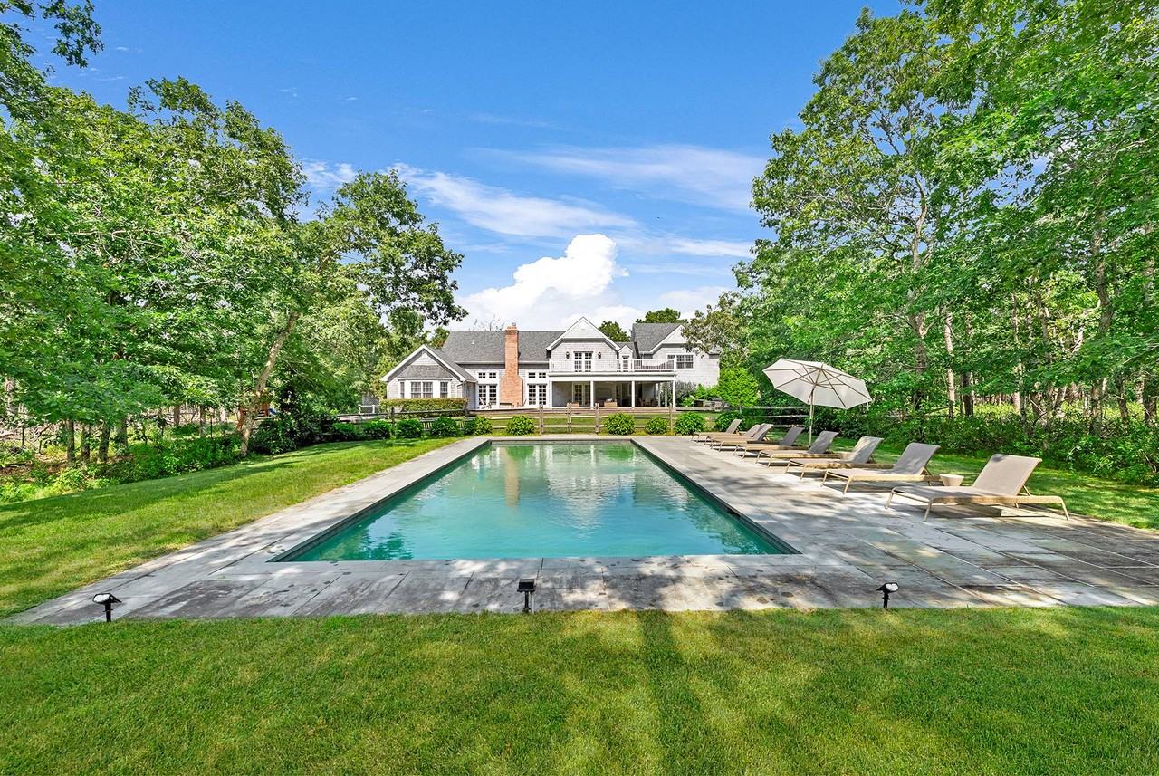 561 Wainscott Nw Rd - Photo 2 of 30