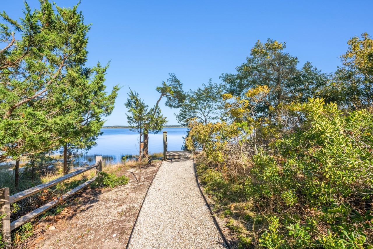 38 Three Mile Harbor Dr - Photo 5 of 30