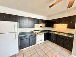 featured image of 1936 Vinewood Ln #4