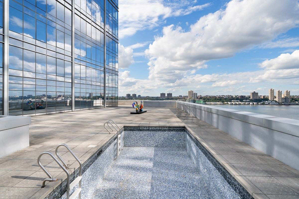 50 Riverside Blvd #21A - Photo 3 of 11