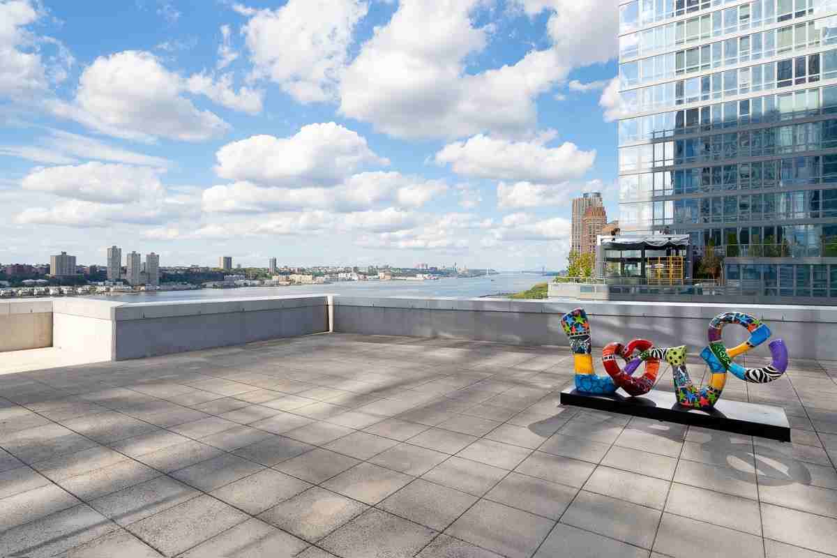 50 Riverside Blvd #21A - Photo 4 of 11