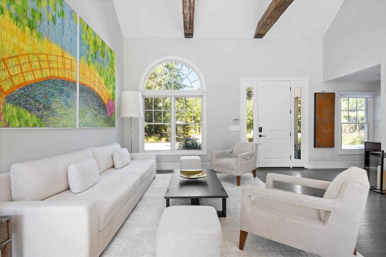 33 Park Cir - Photo 2 of 22