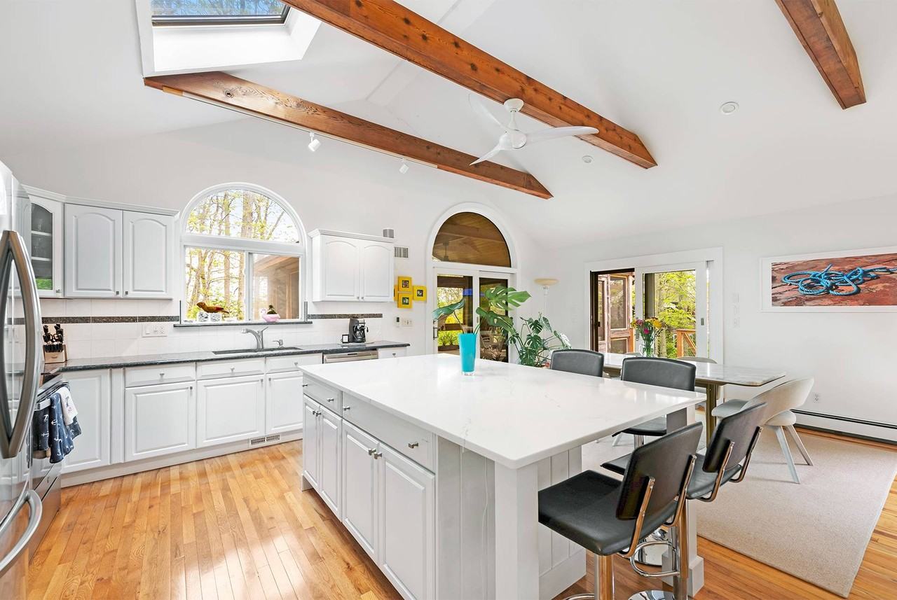 28 Weesuck Ave - Photo 5 of 22