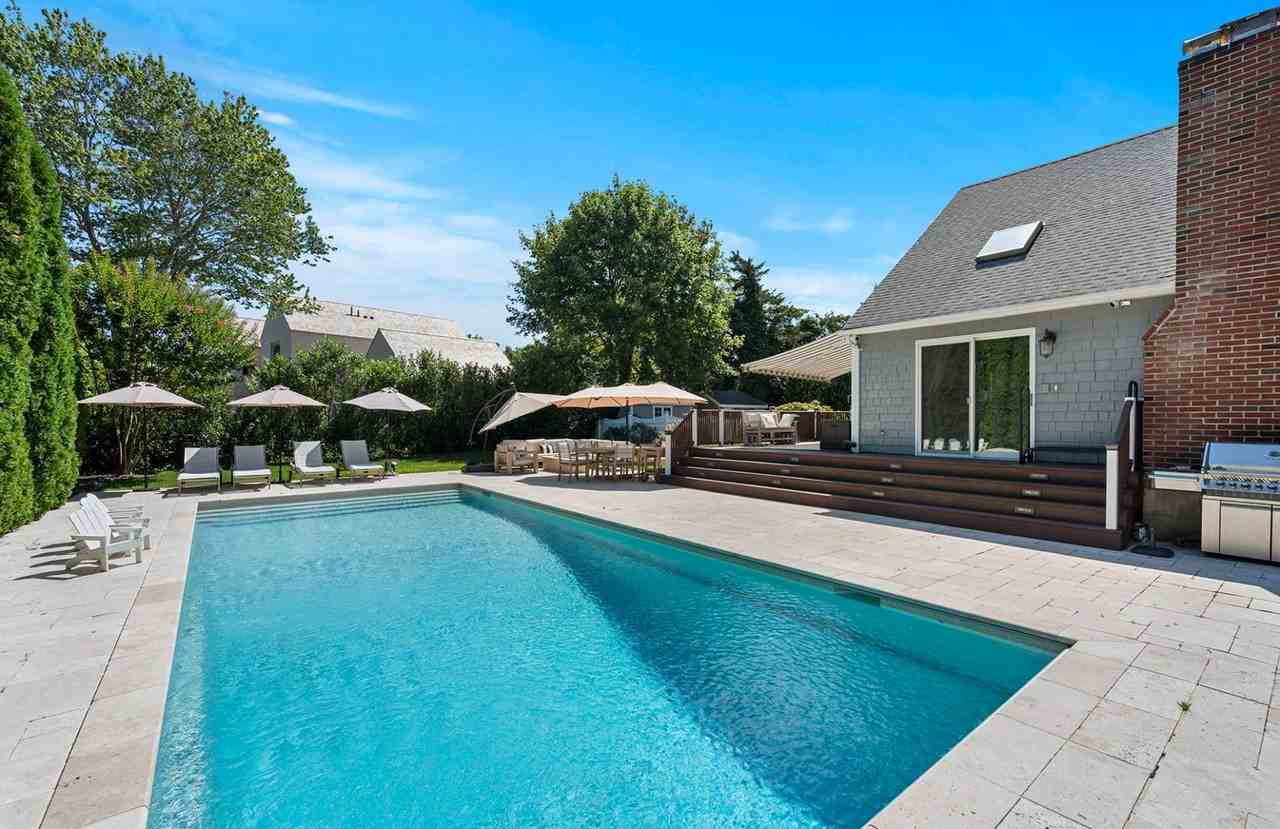 28 Windermere Dr - Photo 2 of 30