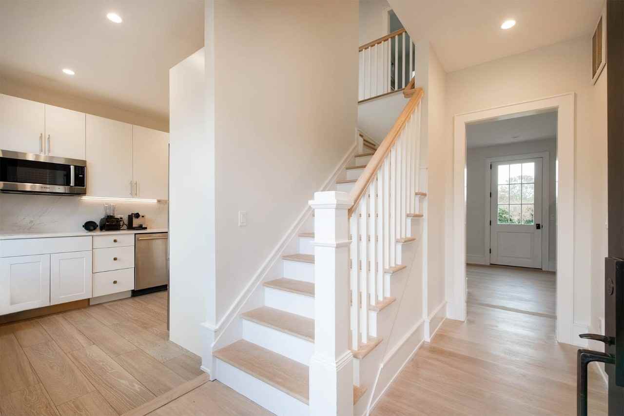 172 Narrow Ln E - Photo 3 of 11